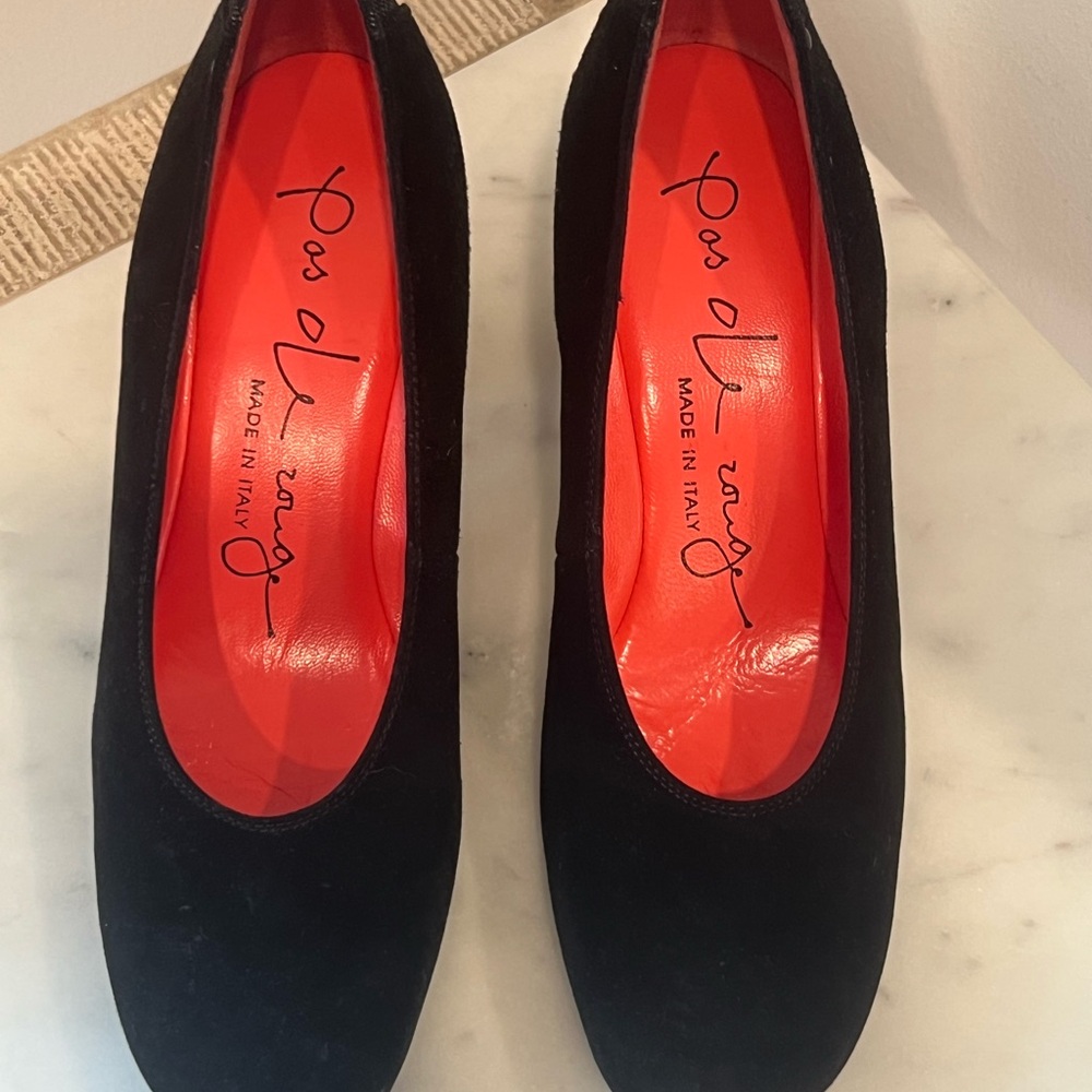 Pas de Rouge Black Heels with Red Insole